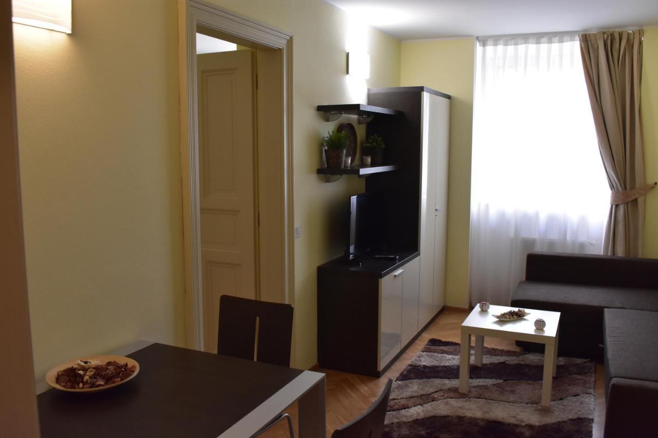 Apartment Vikroria - Halkova 5 Praga Zewnętrze zdjęcie