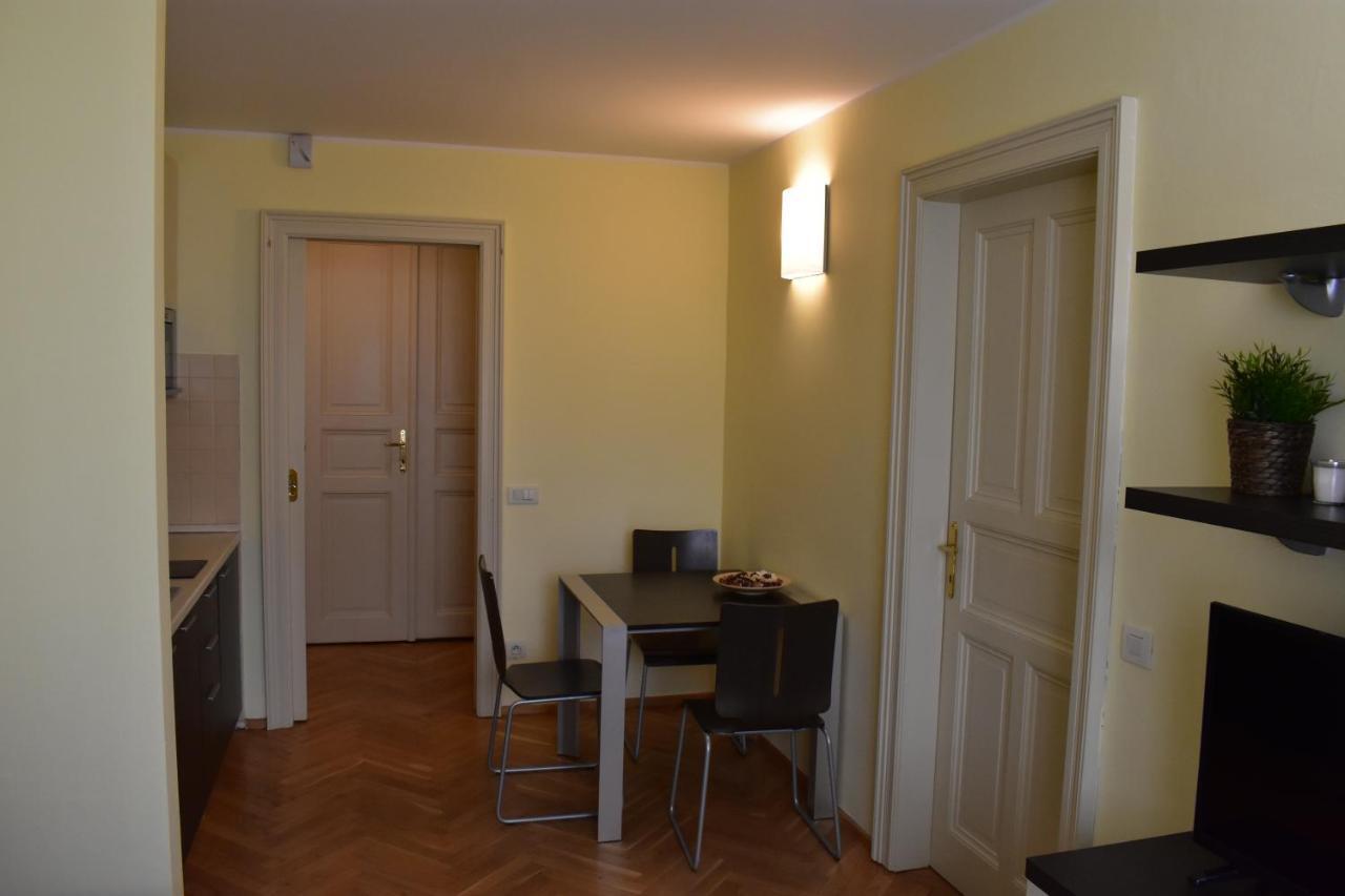 Apartment Vikroria - Halkova 5 Praga Zewnętrze zdjęcie