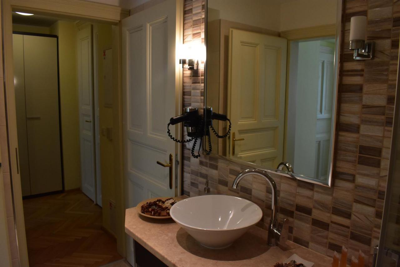 Apartment Vikroria - Halkova 5 Praga Zewnętrze zdjęcie