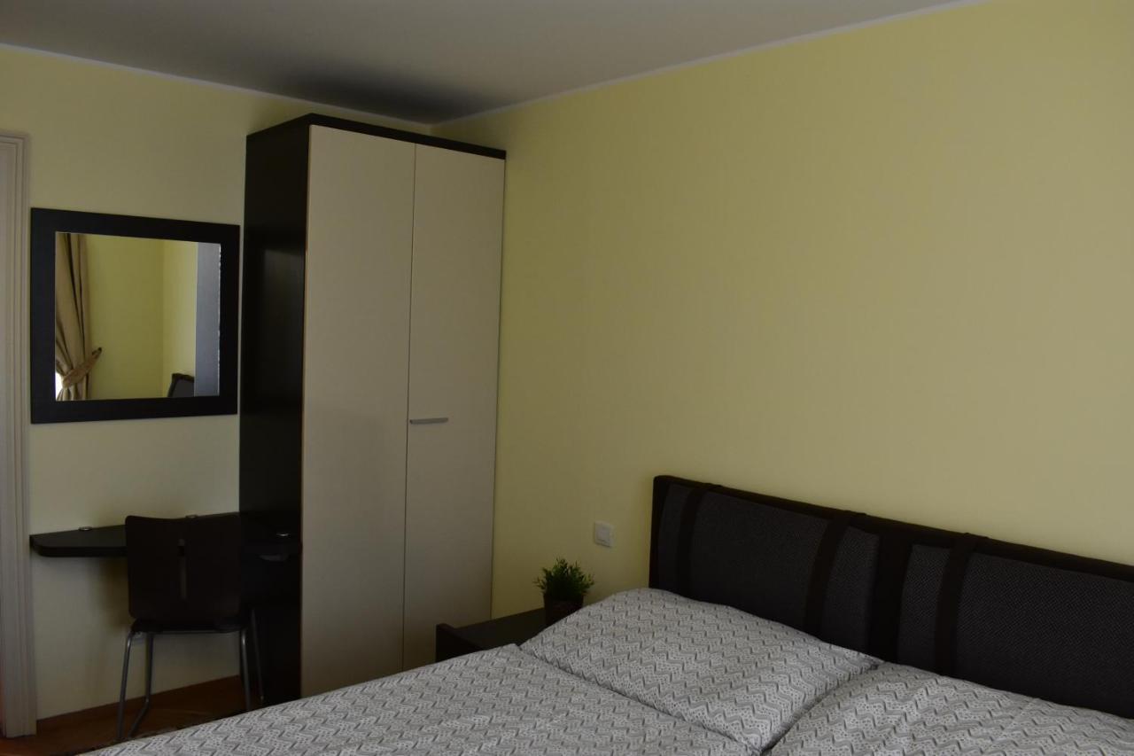 Apartment Vikroria - Halkova 5 Praga Zewnętrze zdjęcie