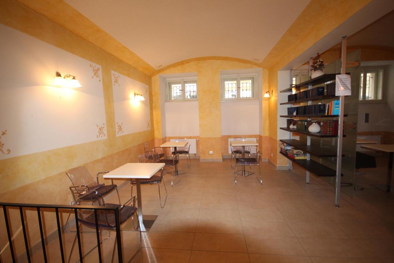 Apartment Vikroria - Halkova 5 Praga Zewnętrze zdjęcie