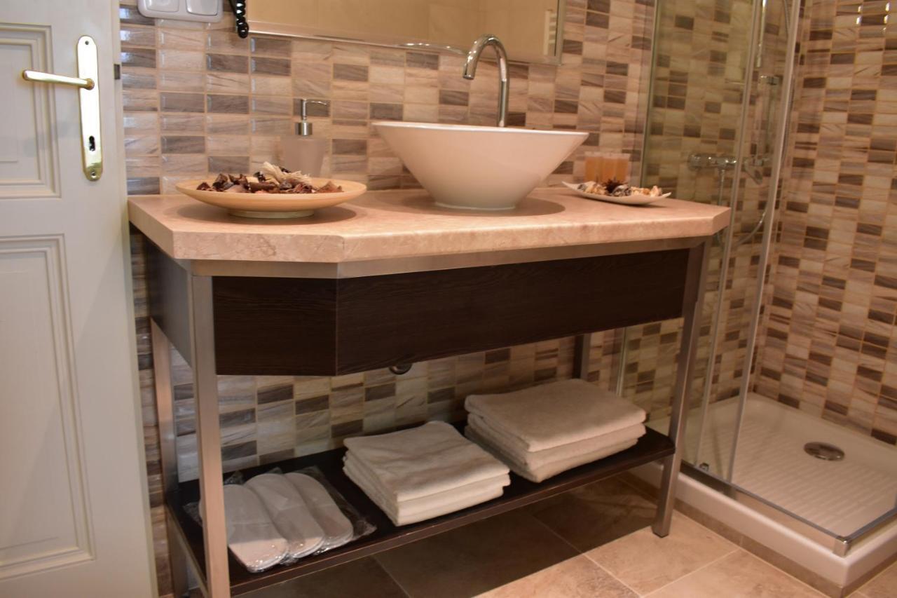 Apartment Vikroria - Halkova 5 Praga Zewnętrze zdjęcie