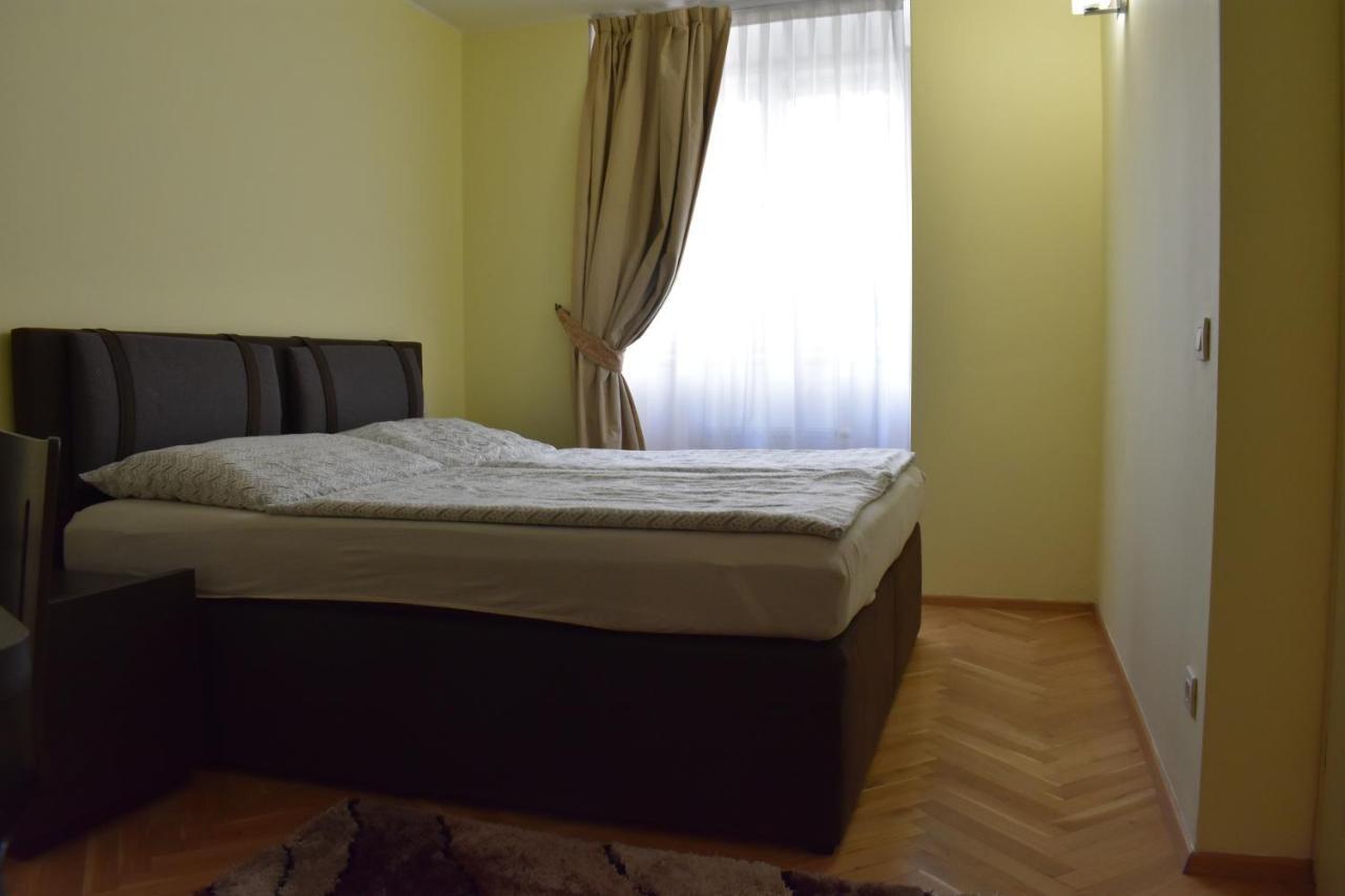 Apartment Vikroria - Halkova 5 Praga Zewnętrze zdjęcie